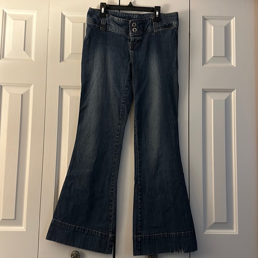 SO original 1990s flair jeans